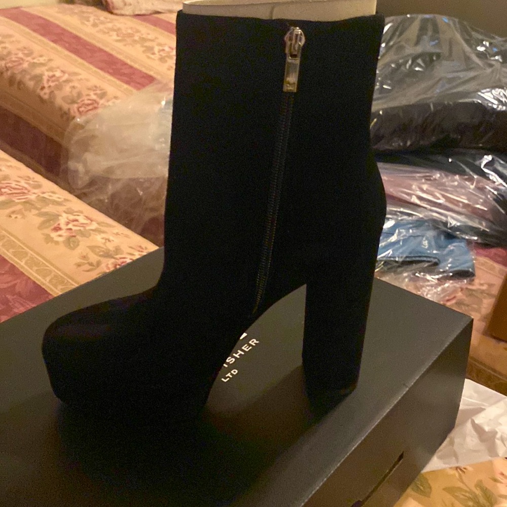 Black Swede boots with platform never worn